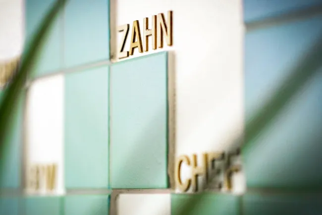 Behandlungsraum mit Tageslicht